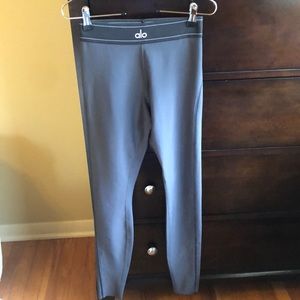 2 Airlift Alo leggings